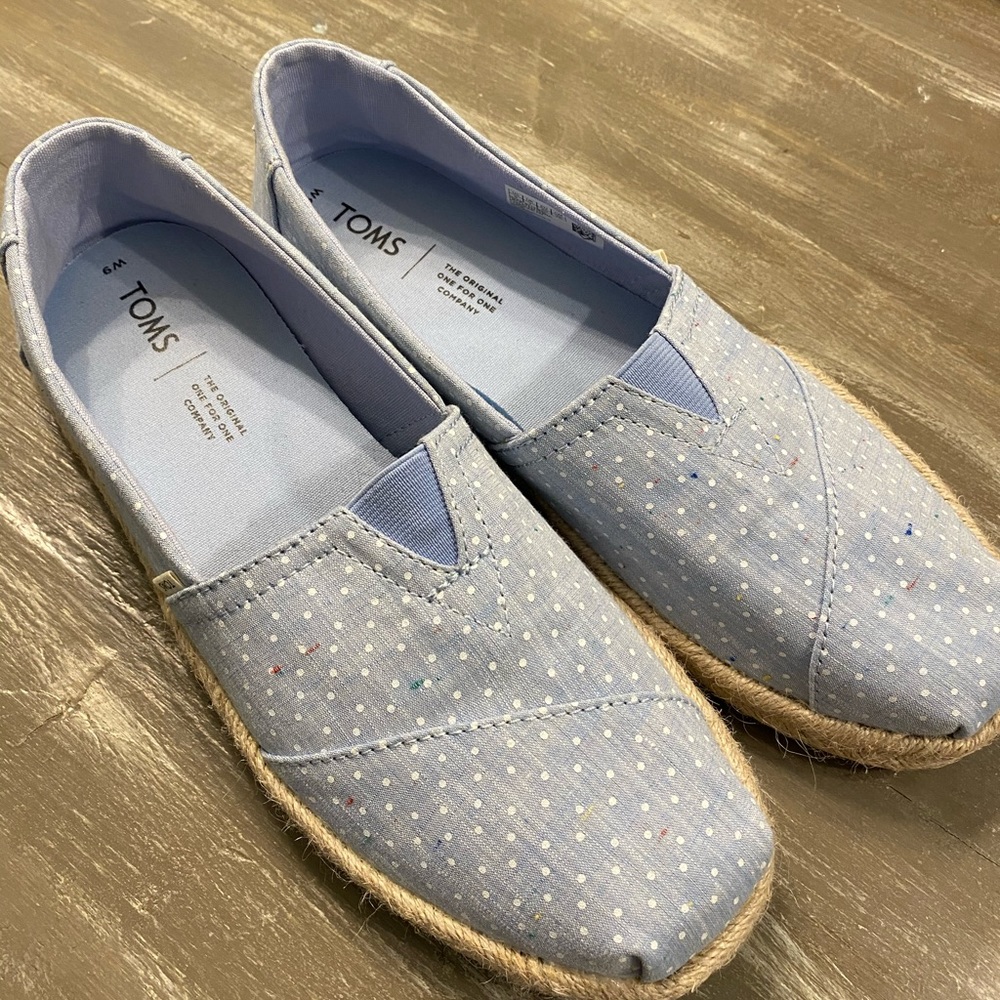 New without tags Toms
